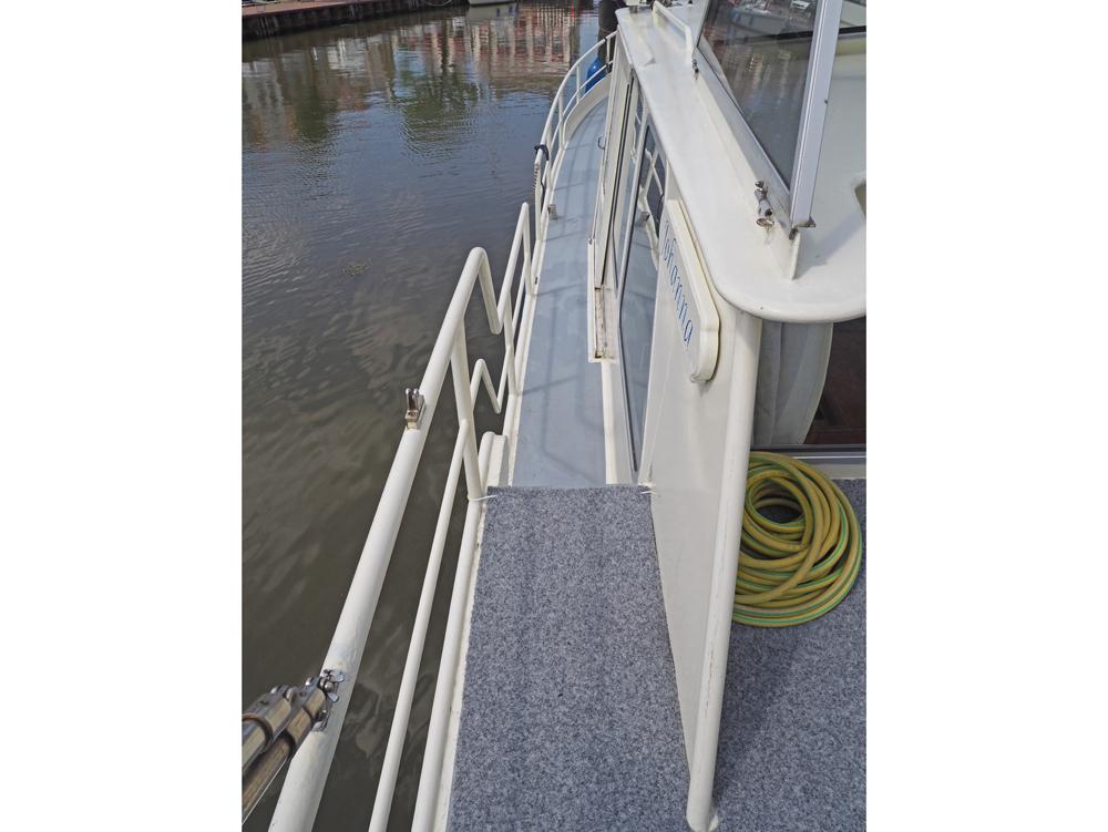  Deck equipment